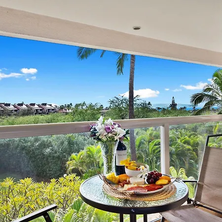 Prime Location! Walk To Beach, Shops & Dining!